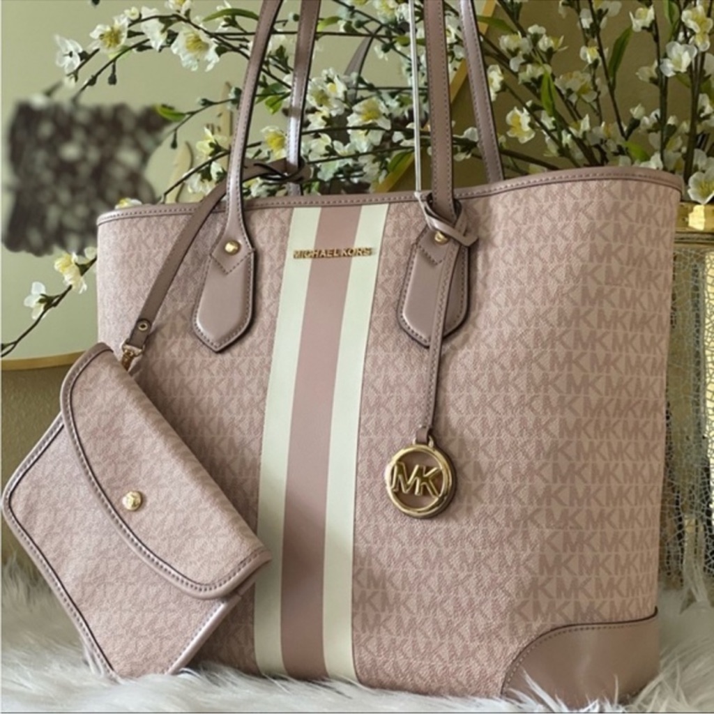 Beautiful Michael Kors Eva Tote